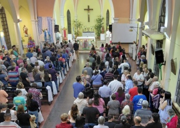 La Parroquia Inmaculada Concepción, cocina y lleva solidaridad