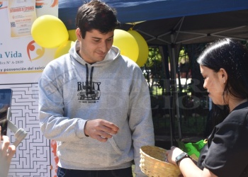 La prevención del suicidio llegó a la plaza 9 de Julio de Posadas