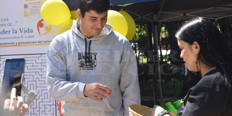 LAZO AMARILLO. Los jóvenes marcaron presencia en la jornada.