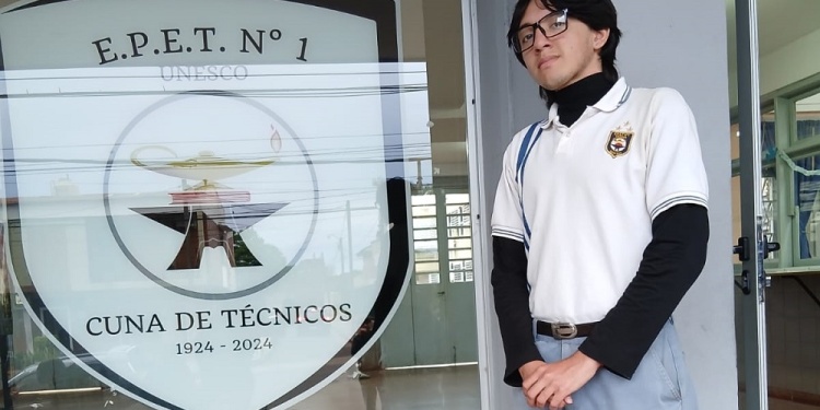 PROMESAS. A sus 18 años, Tobías entrevistó a investigadores misioneros y consultó numerosas fuentes secundarias.