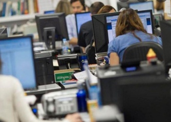 Trabajadores estatales: cayó el salario y se disparó la mora crediticia