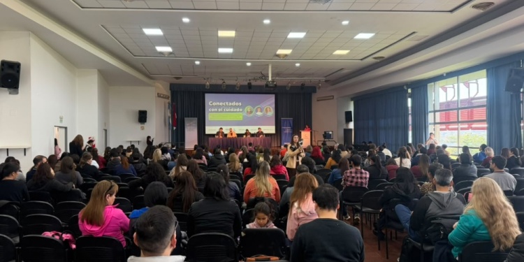 ABORDAJE DE LAS APUESTAS ADOLESCENTES ONLINE. Más de mil docentes en forma presencial y virtual participaron ayer de la capacitación.