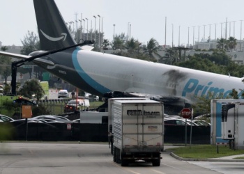 Al menos cinco muertos tras el despiste de un avión de cargas de Amazon en Miami