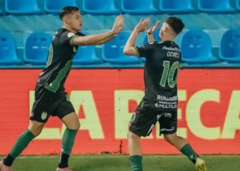 Con gol del misionero Tomás Adoryán, Banfield eliminó a Riestra y avanzó a semifinales