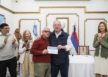 Passalacqua otorgó fondos a 45 bibliotecas populares de Misiones