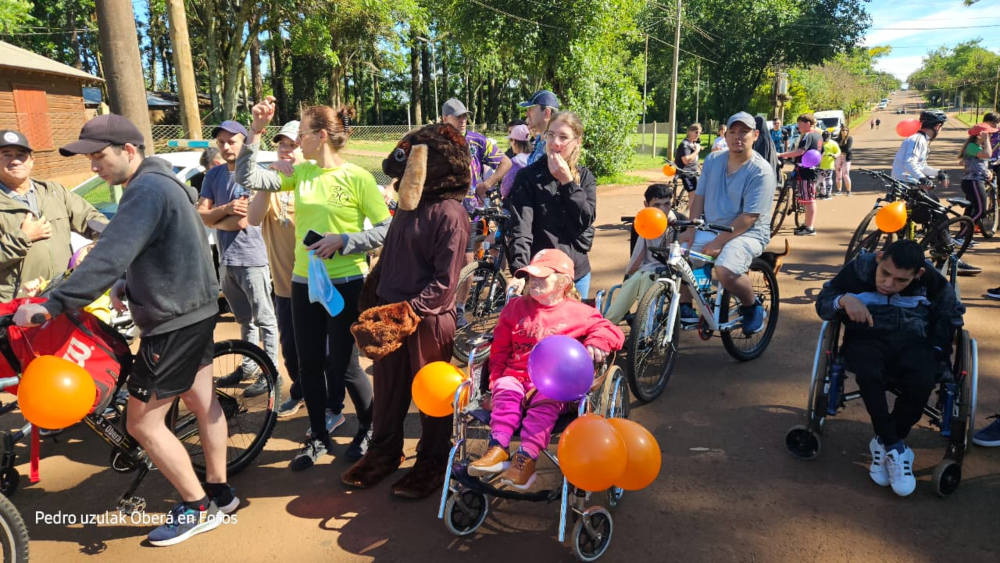 Bicicleteada solidaria en Oberá para acercar a la comunidad con los hogares