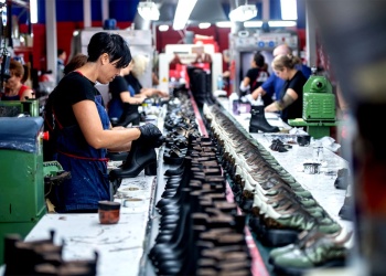 UTICRA advirtió que la industria del calzado quedó reducida a unos 4.500 trabajadores en todo el país
