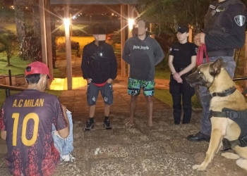 Los canes marcaron a un joven y la Policía secuestró marihuana en Aristóbulo del Valle