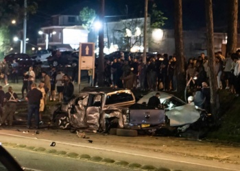 Dos fallecidos y cinco heridos tras choque en San Vicente: un menor conducía una de las camionetas