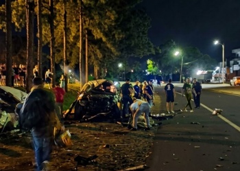 Dos fallecidos y cinco heridos tras choque en San Vicente: un menor conducía una de las camionetas