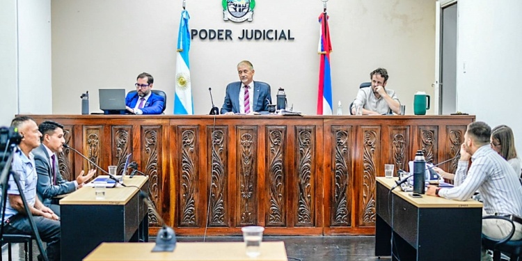 TP-2. El abreviado firmado por el acusado evitó el debate oral, para la homologación resta el análisis de los jueces (izquierda a derecha) Martín Rau, César Yaya y Augusto Busse.