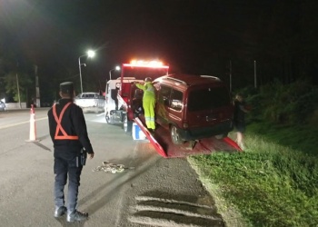 Despistó con su utilitario sobre la ruta 12 y terminó en la banquina