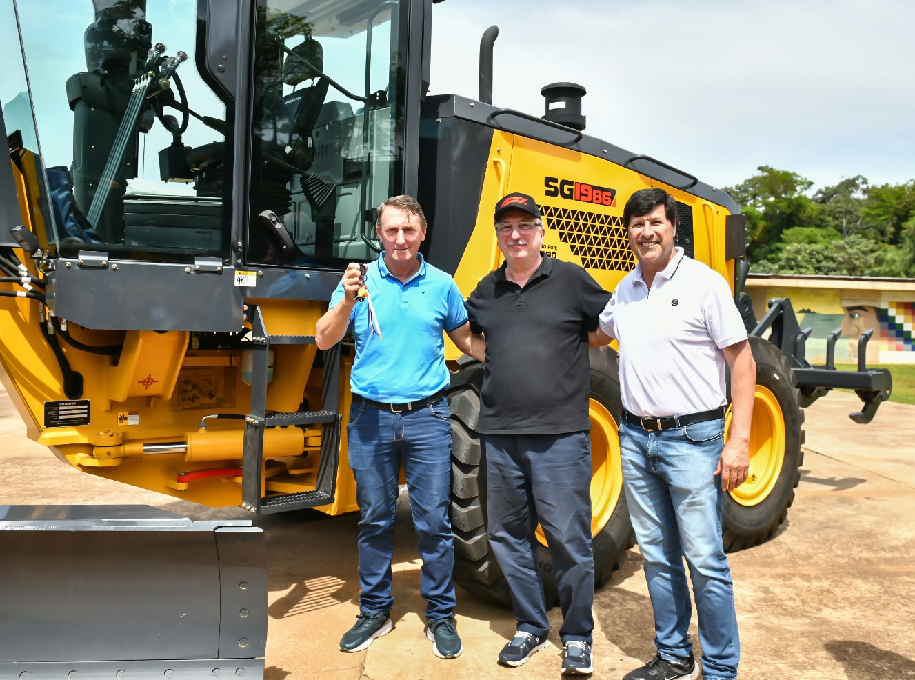 Entrega de motoniveladoras en Posadas