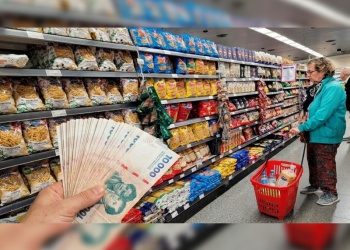 Una familia de cuatro integrantes necesitó $1.605.497 en agosto para no ser pobre, según el INDEC