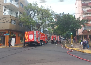 Incendio en una vivienda movilizó a los bomberos en el centro de Posadas