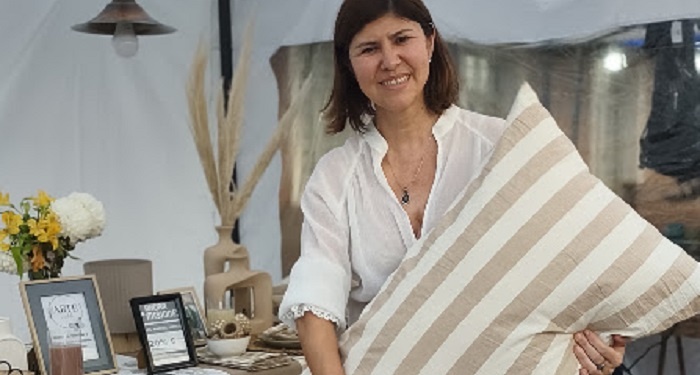 Eva María Gomez su emprendimiento en Instagram es: @_arteamedida