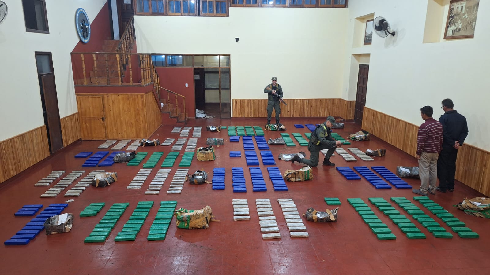 Hallaron casi 400 kilos de marihuana en una canoa en Alba Posse
