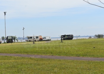Los motorhome ahora eligen la playa de Garupá, para bajar costos