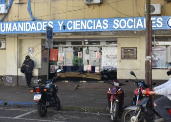 Con sueldos iniciales de 300 mil,  la Universidad volvió a parar ayer