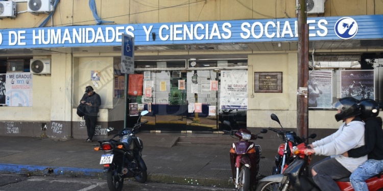 UNIVERSIDAD EN LUCHA. La adhesión a la medida de fuerza nacional fue muy alta en Misiones.