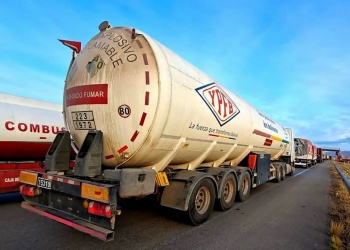 El Gobierno de Bolivia tomó el control de la petrolera estatal en plena crisis de combustibles