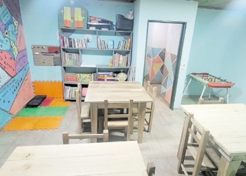 La residencia Lucas Vega reabrió su espacio de biblioteca renovado