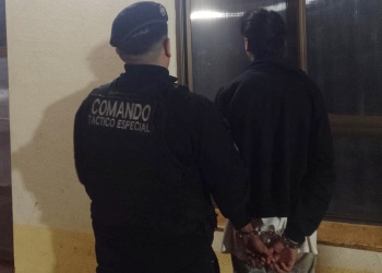 Intentó abrir un vehículo en Posadas, quedó registrado por las cámaras y terminó detenido