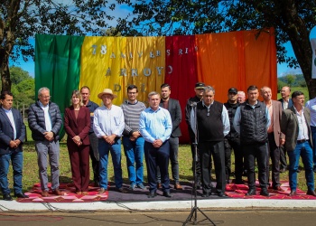 Arroyo del Medio celebró sus 78 años con entrega de títulos de propiedad y un desfile