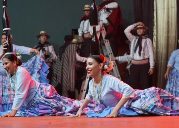 La danza folclórica reunió a delegaciones de Argentina, Paraguay y Brasil en Apóstoles