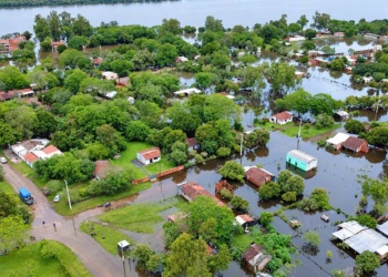 Paraguay monitorea el río Paraná ante el riesgo de nuevas inundaciones en la frontera