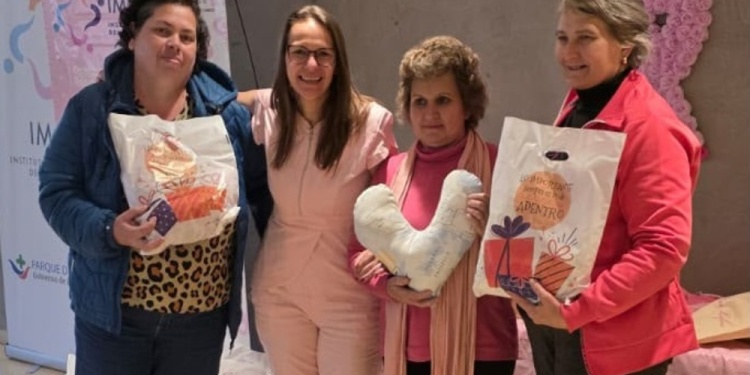 RED ENTRE PACIENTES. Los almohadones son confeccionados y entregados a pacientes oncológicas.