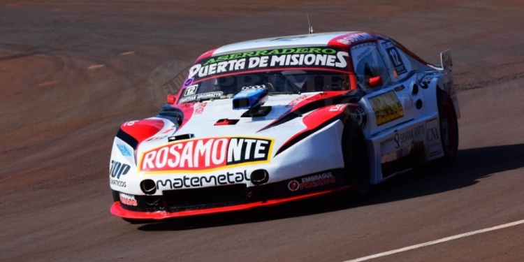 MARCA EL CAMINO. Cristian Grygorszyn (Chevrolet) lidera el campeonato del TC4000 Misionero con 198 puntos. / Foto A. Smialkowski