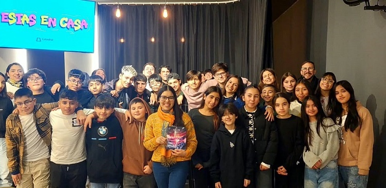 REFLEXIÓN Y JUEGO. Sheila León propone abordar el bullying desde la participación, el diálogo y la búsqueda de finales felices.