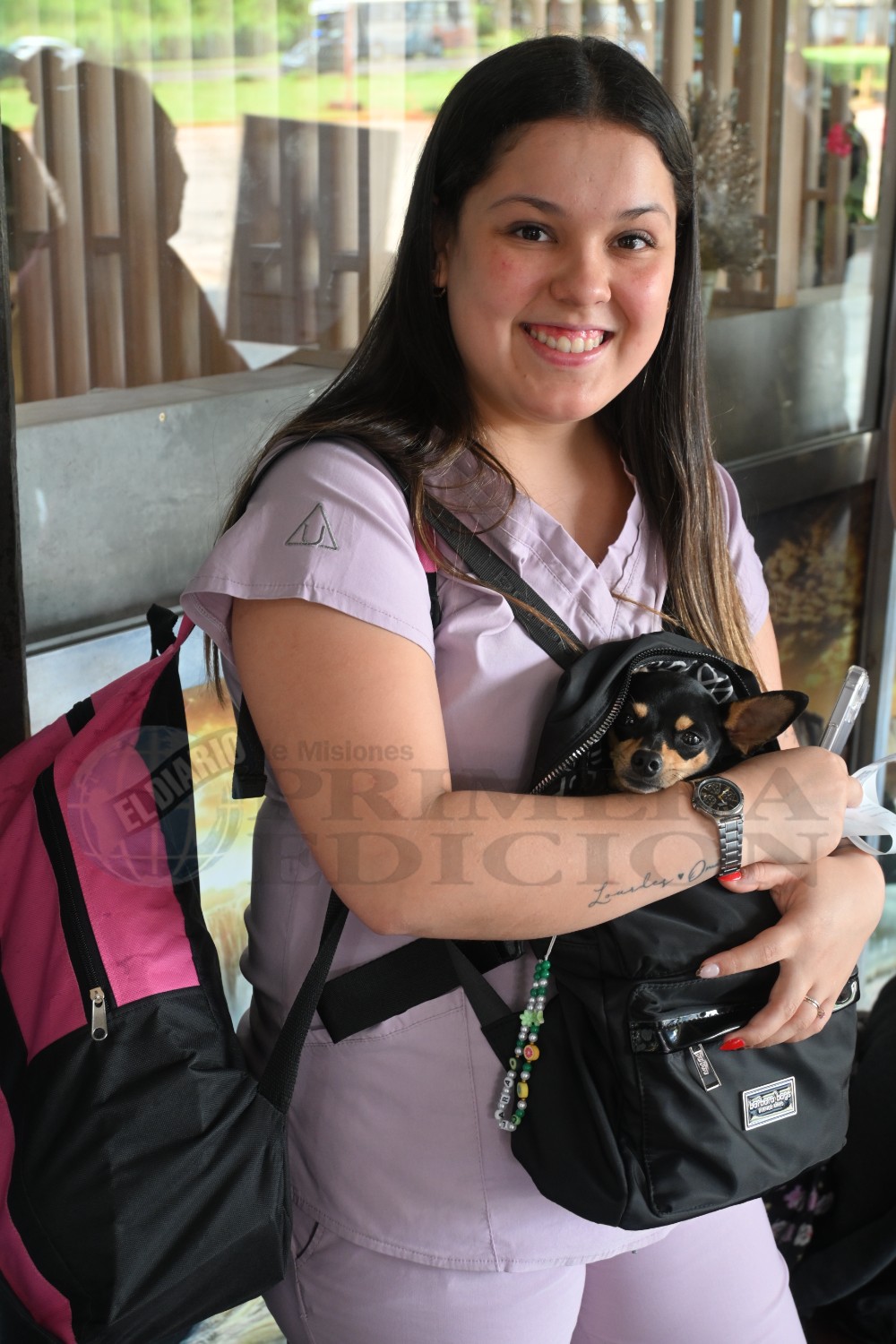 Postal del éxodo universitario por el Día de la Madre