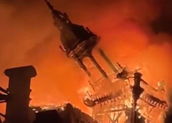 Francia: un incendio destruyó gran parte de un ayuntamiento histórico durante las protestas