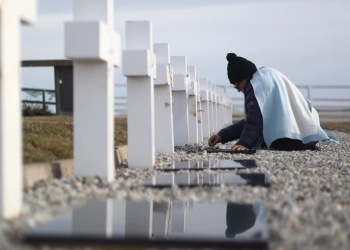 Denuncian actos de vandalismo contra homenajes a soldados argentinos en Malvinas