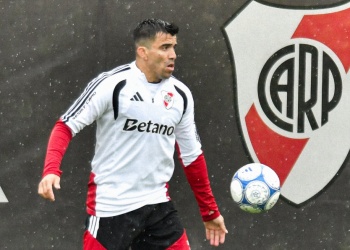 River busca ritmo en medio del largo parate y goleó a un equipo del Federal A
