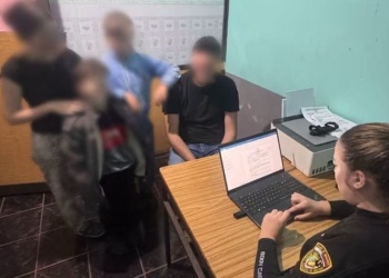 Tres niños fueron resguardados en San Vicente tras denunciar maltratos de su madre