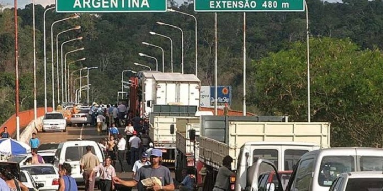 INCERTIDUMBRE. El tipo de cambio no favorece y las demoras para ingresar a Iguazú frenan la llegada de turistas.