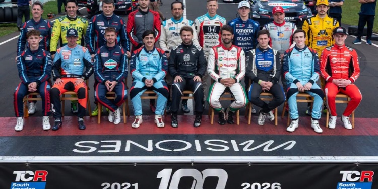 INOLVIDABLE. Pilotos del TCR South América posan en el autódromo posadeño en el marco de las 100 carreras.