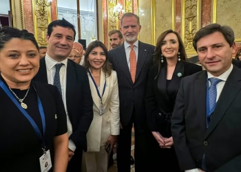 Con Milei en París, Villarruel se reunió con el Rey de España: el misionero Goerling la acompañó