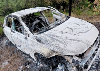 Posadas: hallaron un auto totalmente quemado y un cuerpo en su interior