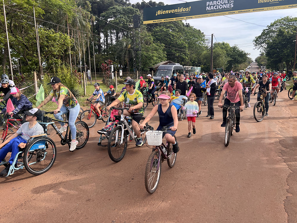 Bicicleteada solidaria en Oberá