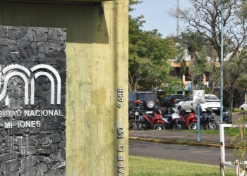 La UNaM “ya no puede sostenerse sobre la espalda de los trabajadores”, advierten