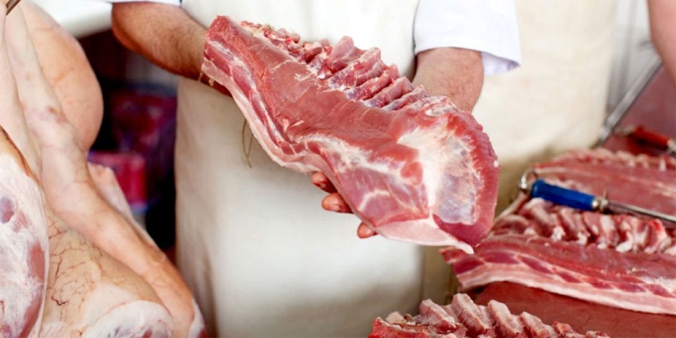 CONTRABANDO. El ingreso ilegal de carne de cerdo desde Brasil amenaza cada vez más a los productores misioneros.