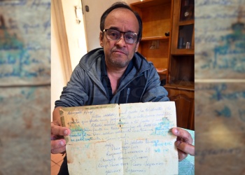 Agobiado por la economía, ofrece a la venta una carta de Malvinas