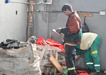 Vivir del reciclaje: menos material, más recolectores urbanos y un precio devaluado