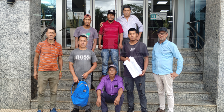 RECLAMO. Un grupo de representantes presentó la tercera nota formal ante el Gobierno provincial.