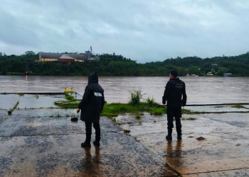 Por la crecida del Paraná, suspenden servicios de balsas y lanchas en el norte misionero