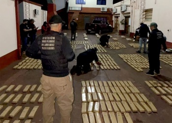 Secuestraron 750 kilos de marihuana en Oberá y buscan al conductor de la camioneta